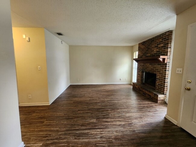 Building Photo - Coming Soon -2 Bedroom 1 Bath -Duplex Lake City
