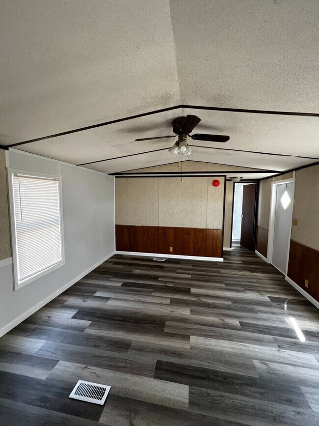 Building Photo - 312 Becky Ln