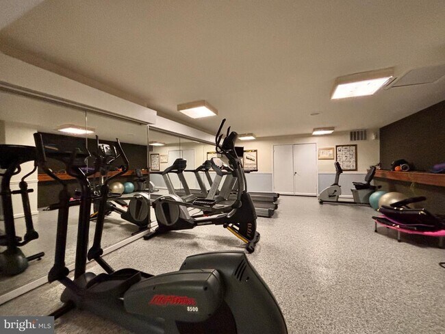 Building Photo - 5340 Holmes Run Pkwy