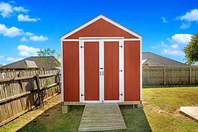 Building Photo - 1202 Hershel Dr