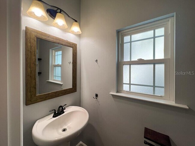 Building Photo - 5105 NW 22nd St