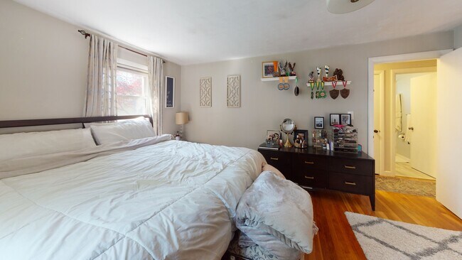 Building Photo - 37 Centre St