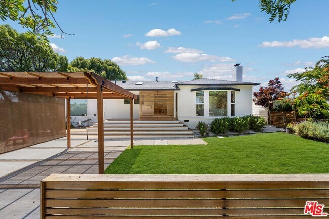 Primary Photo - 2559 Colby Ave