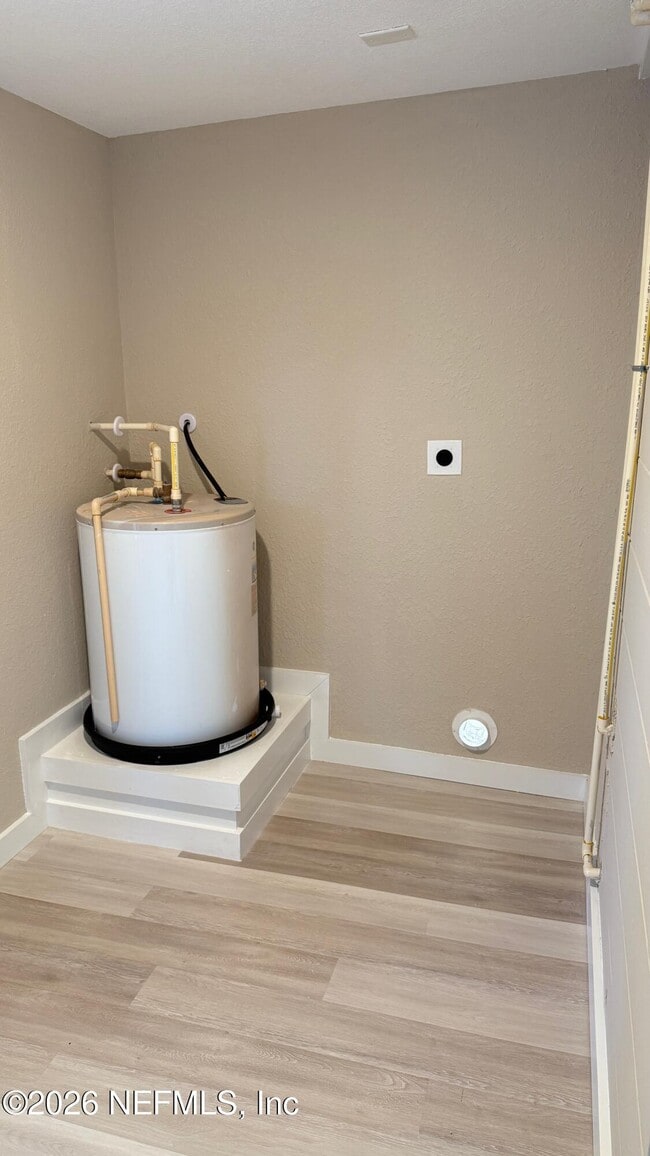 Building Photo - 696 Kestner Rd