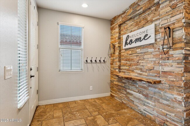 Building Photo - 7351 W Palo Brea Ln