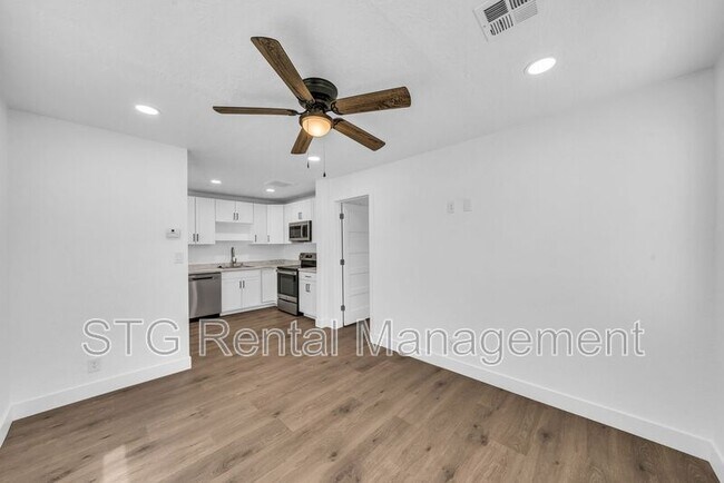 Building Photo - 300 W 100 N