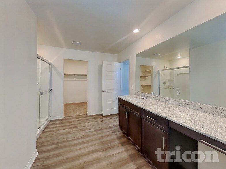 Building Photo - 4944 Amberlyn St
