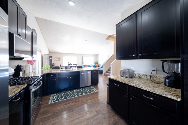 Building Photo - 8525 Titanium Cir