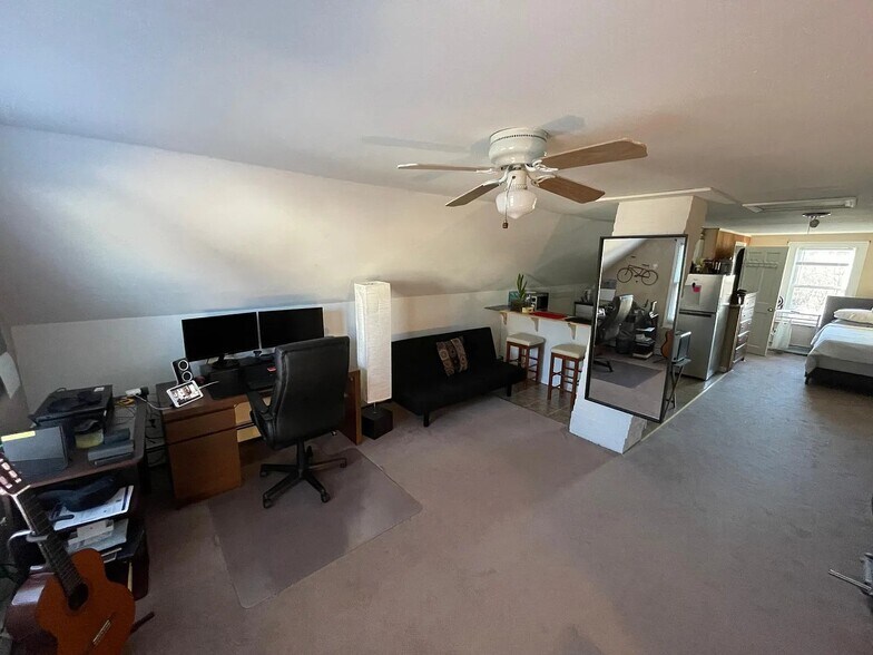 Building Photo - 83 Kneen St