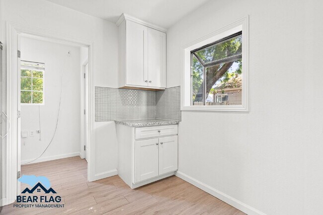 Building Photo - For Rent $2,280 - 2 bed, 1 bath