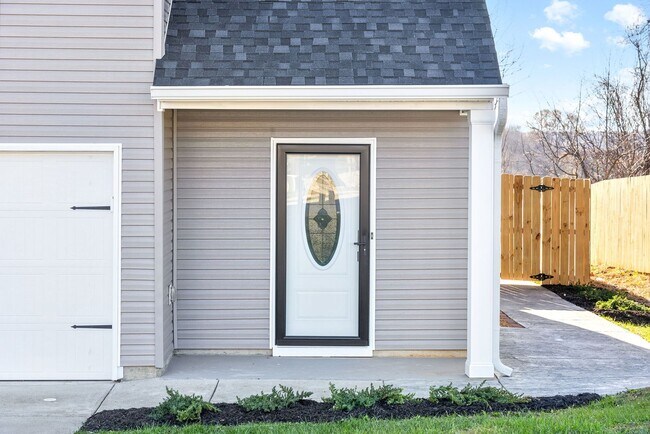 Building Photo - 1180 Henry Pl Blvd