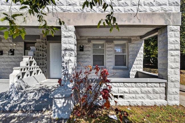 Building Photo - 635 6th St