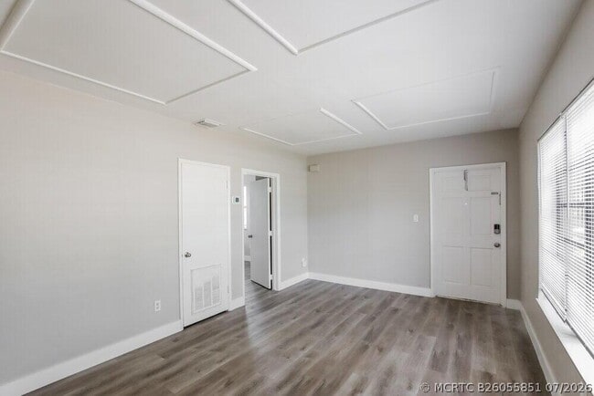 Building Photo - 381 Carolina Ave