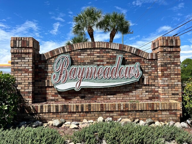 Building Photo - Bay Meadows 3/2 pool home!!!