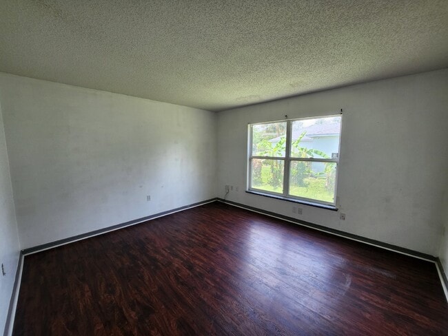Building Photo - Overland Park - Spacious - NAS Jacksonville