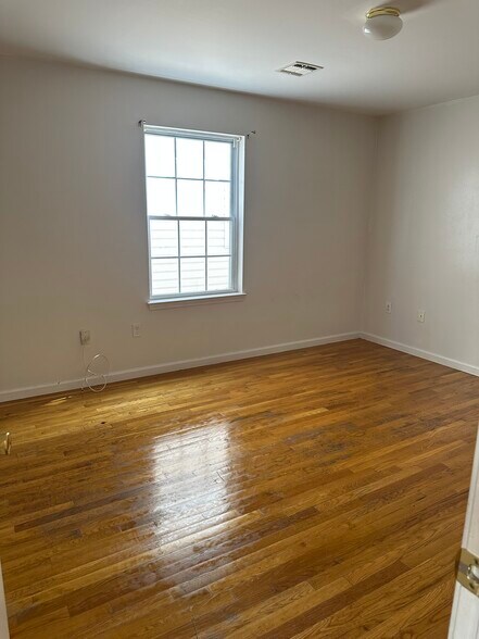 Building Photo - 272 Oraton St