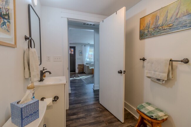 Building Photo - Quiet Cottage in the Trees