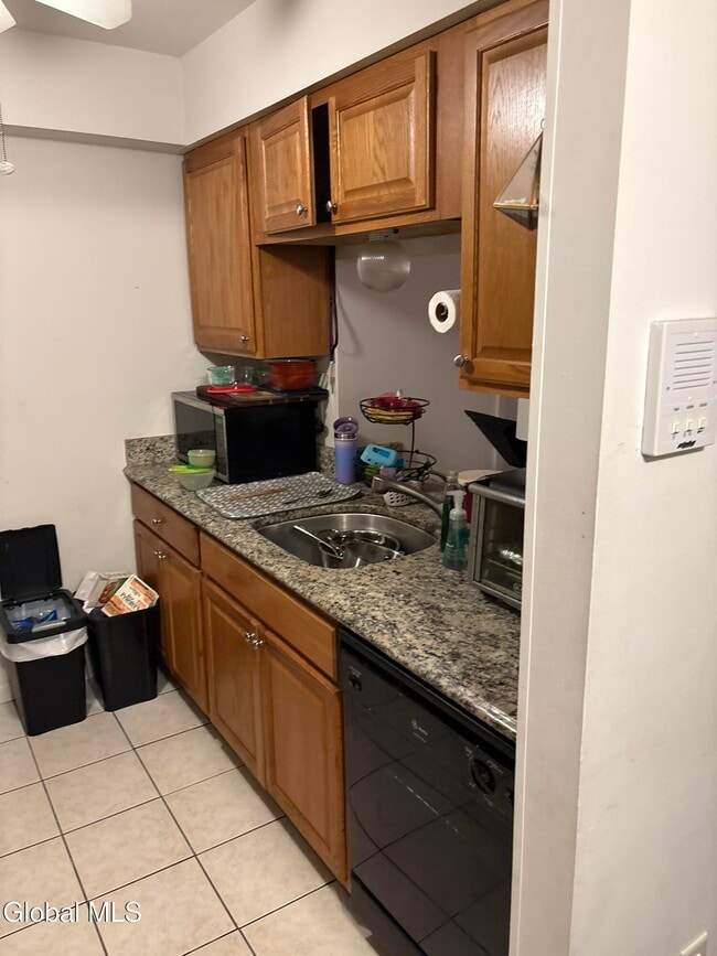 Building Photo - 161 Cedarview Ln