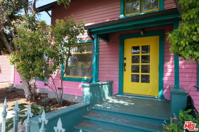 Primary Photo - 1665 W 30th St