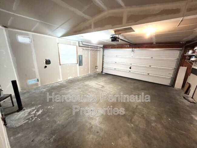 Building Photo - 1598 Seasons Ln NW