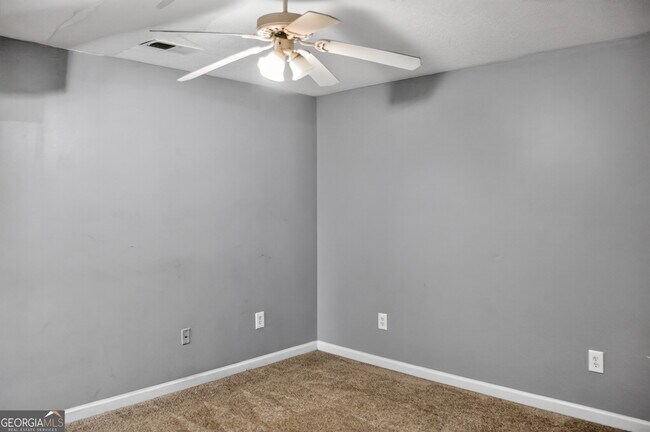 Building Photo - 1961 Karen Cir