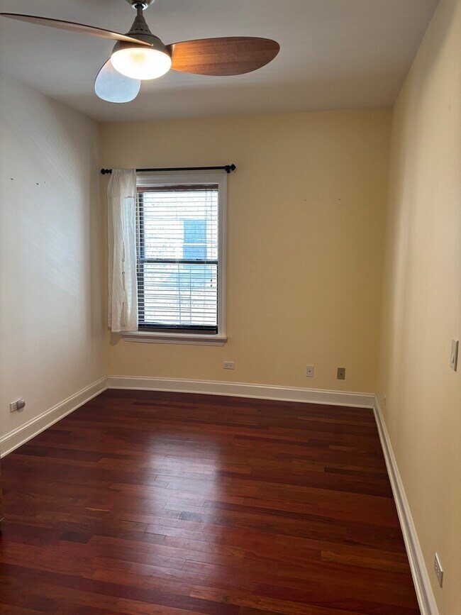 Building Photo - 1370 1/2 W Estes Ave