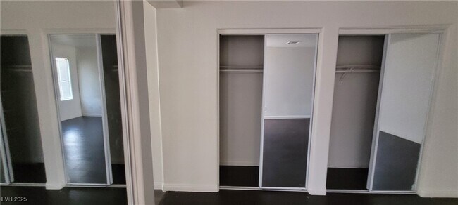 Building Photo - 8198 Rock Meadows Dr