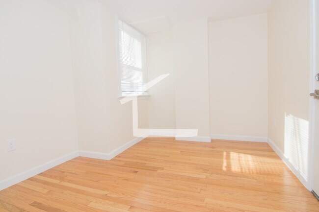 Building Photo - 1801 Beacon St