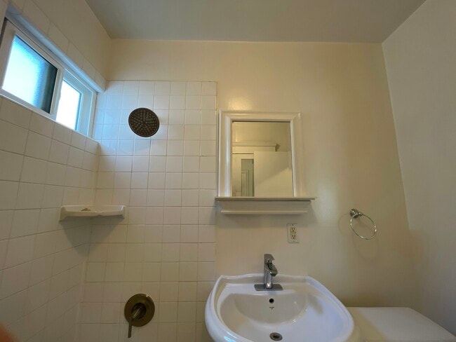 Building Photo - 17 Bonito Ave