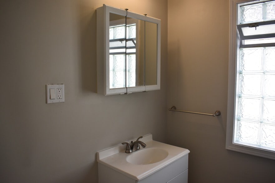 Building Photo - 92 Trowbridge St