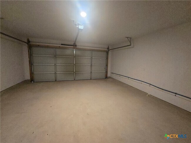 Building Photo - 5600 Geronimo St