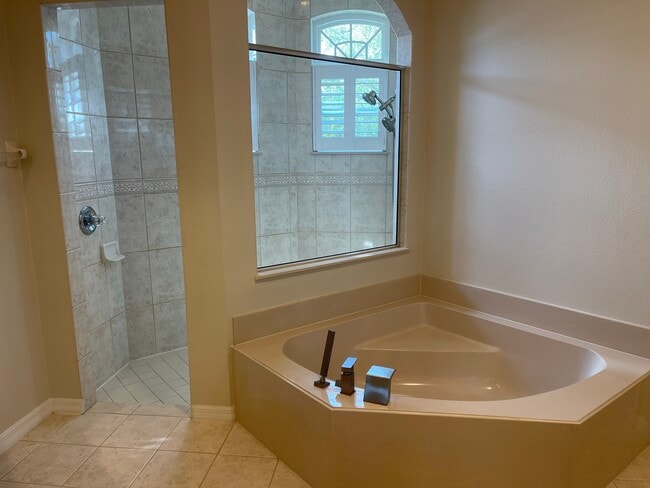 Building Photo - 2038 Cascades Cove Dr