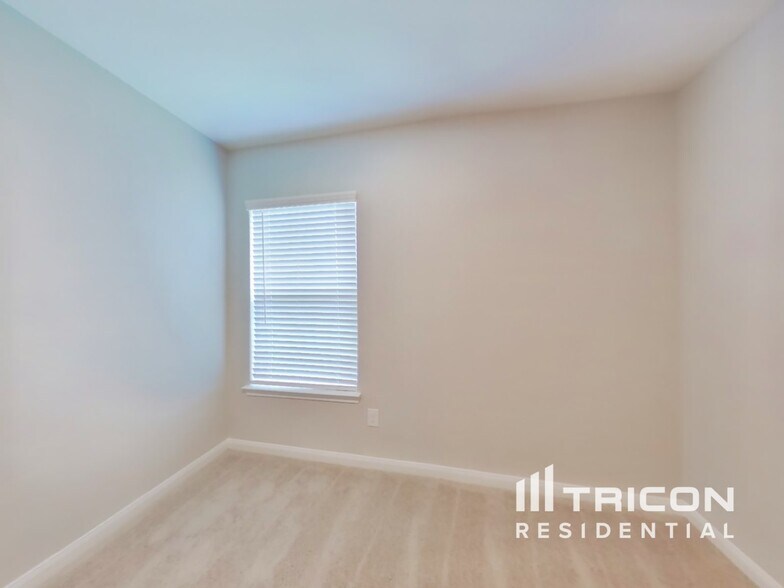Building Photo - 23020 Shakespeare Dr