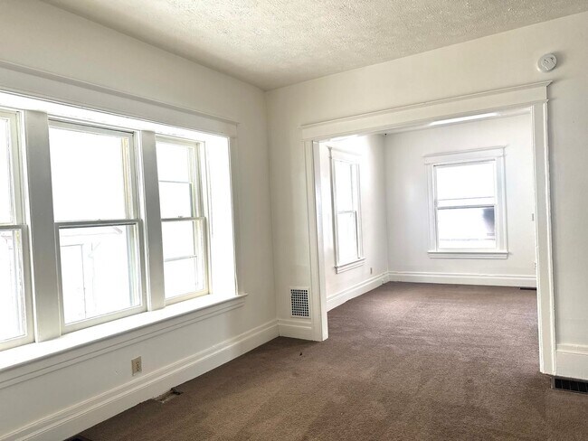 Building Photo - 38-42-42 Townsend St