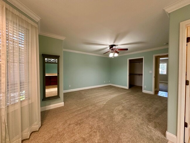 Building Photo - Beautiful well maintained home! Excellent ...