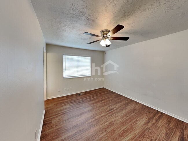 Building Photo - 6093 W Graceland Way