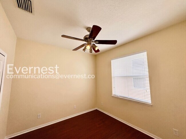 Building Photo - Limited Time Special Offer / 3 Bed, 2 Bath Home with Garage / Pet-Friendly / Vouchers Accepted / ...
