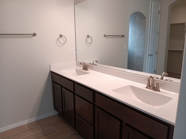 Building Photo - Beautiful 3 bedroom, 2 bathroom home in Ri...