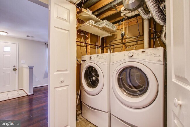 Building Photo - 6324 Lightburn Ct