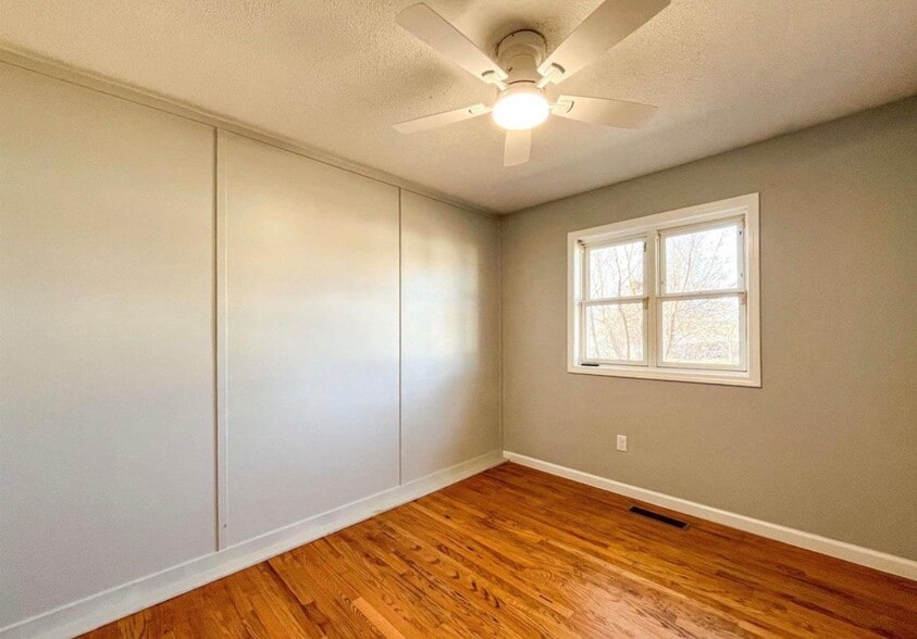 Building Photo - 6823 SW Knoll Ct