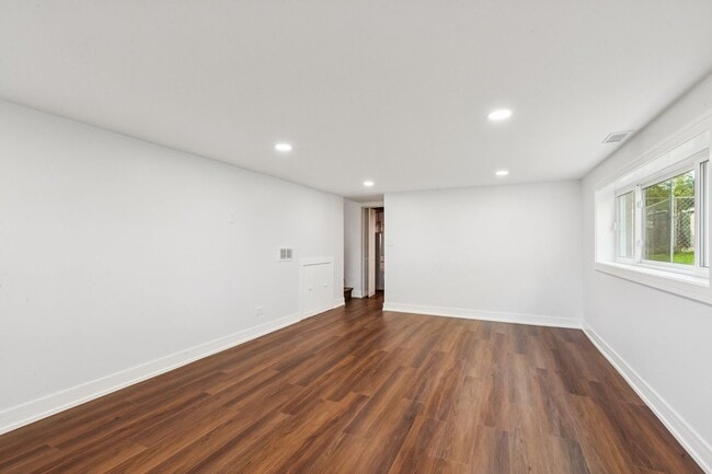 Building Photo - 26 N Craig Pl