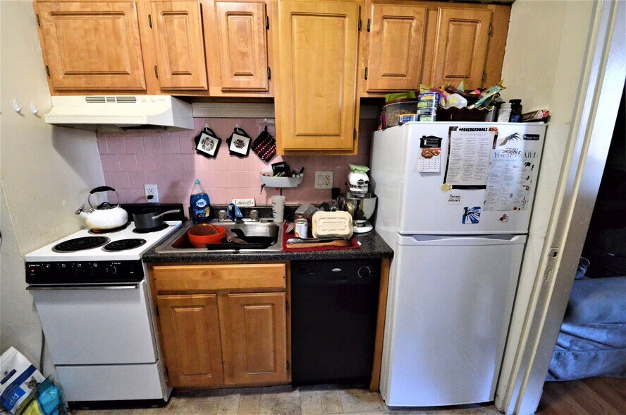 Building Photo - 589 Beacon St