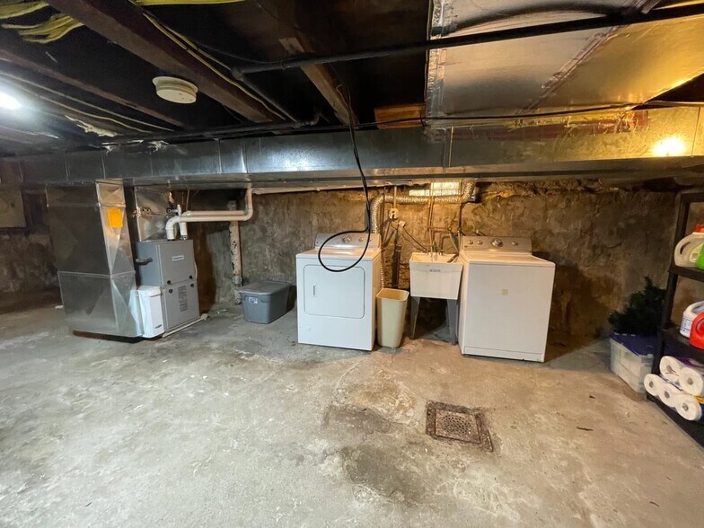 Building Photo - 211 Dunseith St