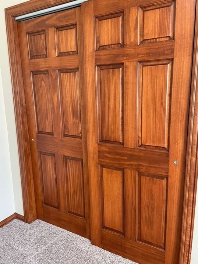Building Photo - 2 Bedroom, 2 Bathroom Lower Available mid-...