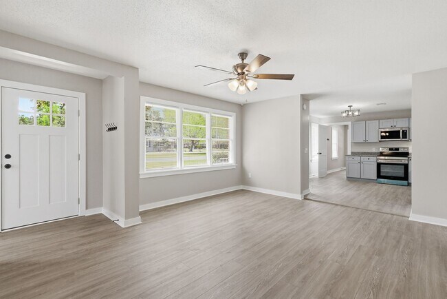 Building Photo - 3 bed/2.5 bath home FOR RENT!!