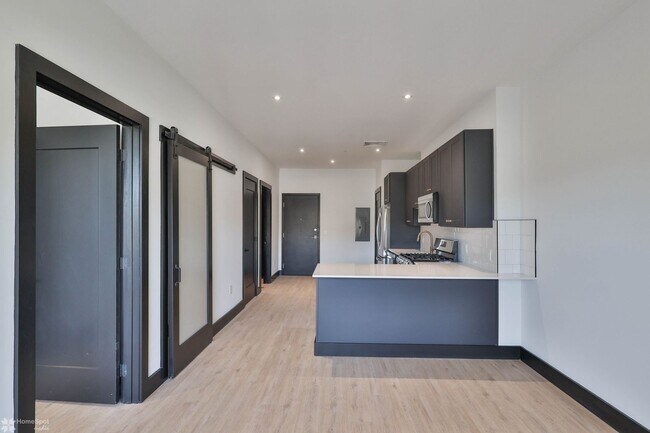 Building Photo - One bedroom & 1 bath apartment available a...
