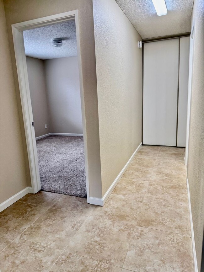 Building Photo - Charming home available Immediately