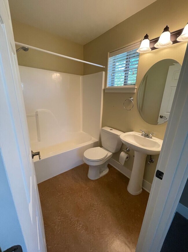 Building Photo - 1862 NW Shevlin Park Rd