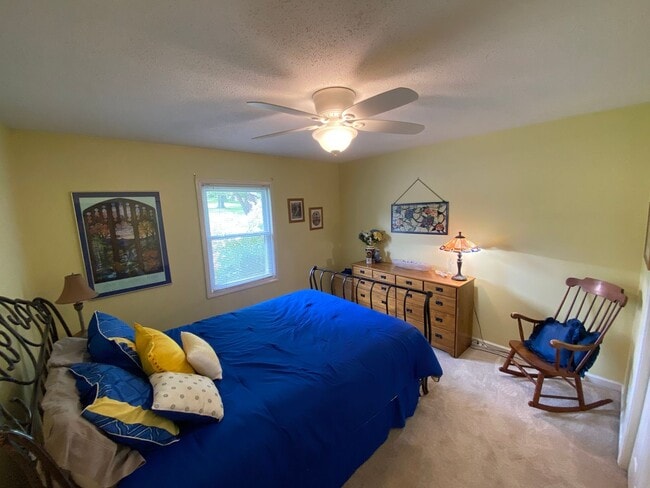 Building Photo - Lovelaceville Road