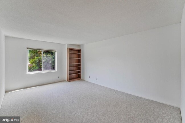 Building Photo - 8360 Greensboro Dr